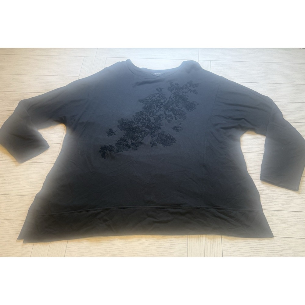 Simply Vera Vera‎ Wang Black Bat Wing Embroidered Sweater. Rayon, Spandex. Sz XL